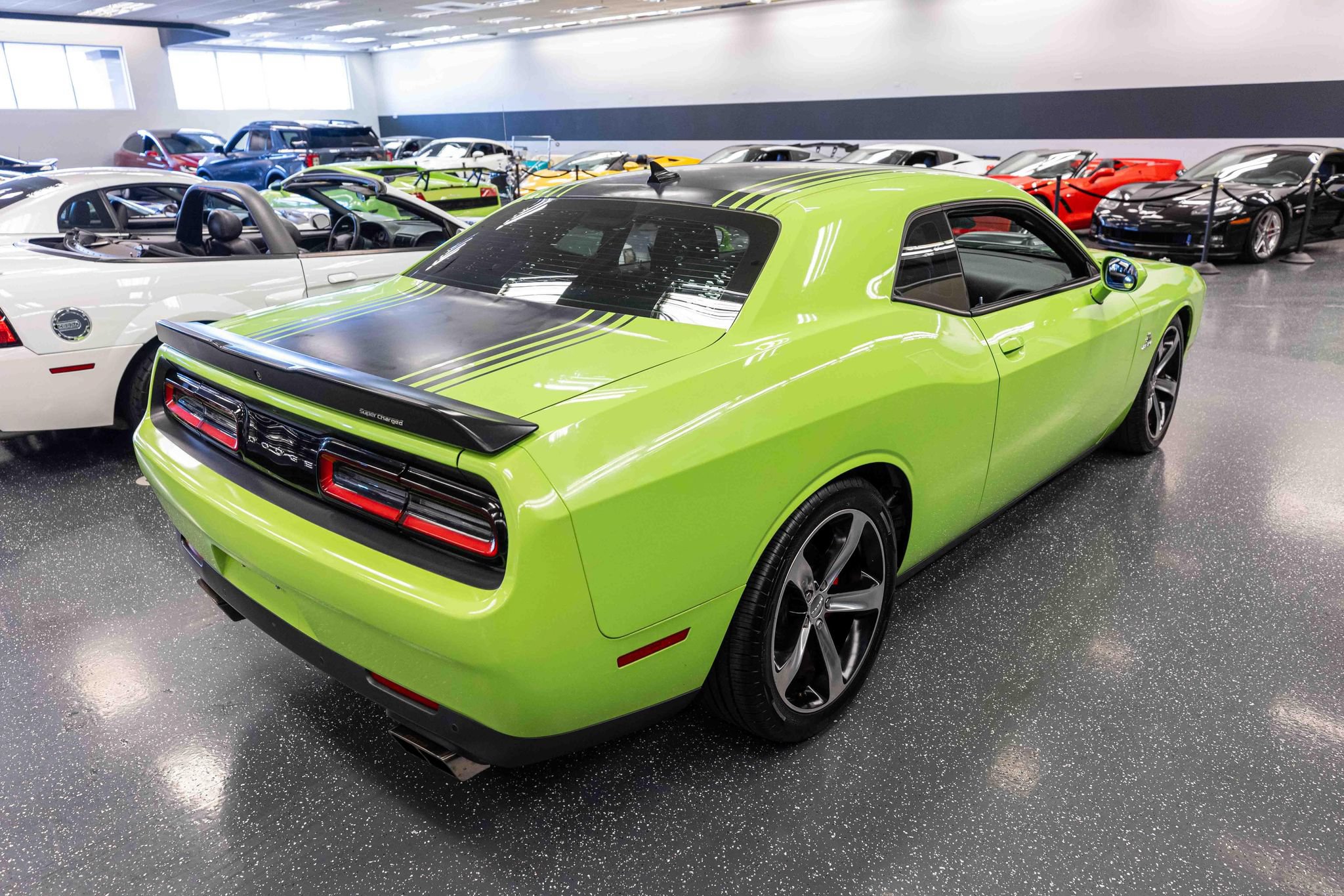 Used 2015 Dodge Challenger R/T RWD image 5