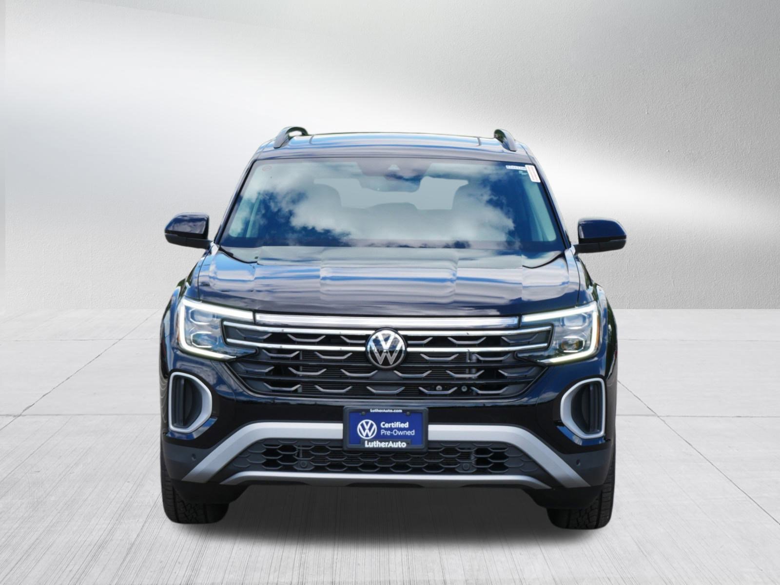 Certified 2025 Volkswagen Atlas Peak Edition SE image 2