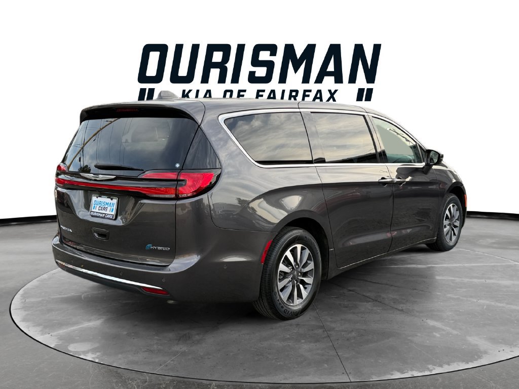 Used 2022 Chrysler Pacifica Touring-L w/ Uconnect Theater Family Group FWD image 5