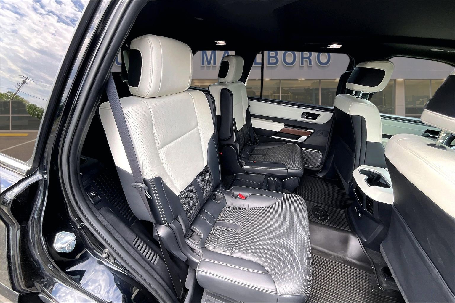 Used 2024 Toyota Sequoia Capstone AWD/4WD image 27