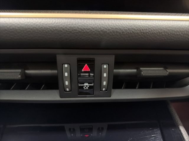 Used 2024 Porsche Cayenne Coupe AWD/4WD image 36