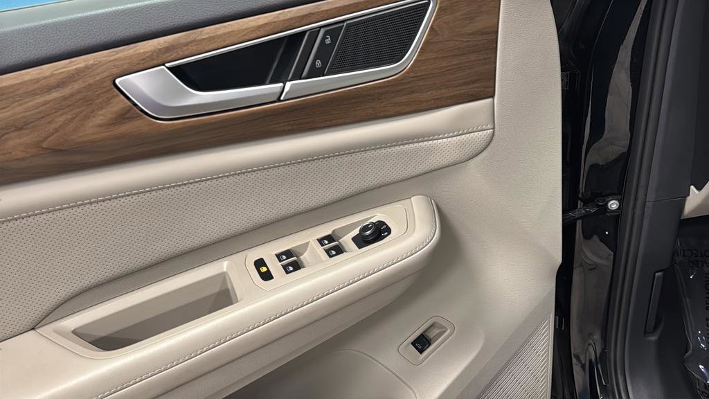 Used 2024 Volkswagen Atlas SE w/ Black Wheel Package image 21