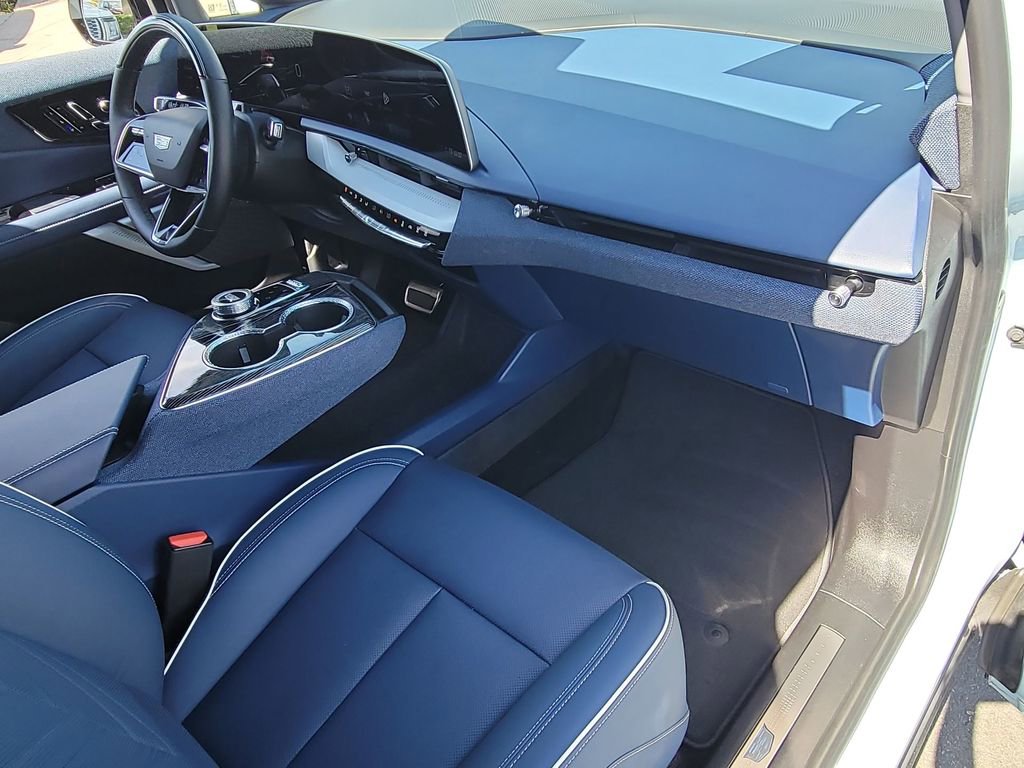 Certified 2025 Cadillac Optiq Sport 2 image 27