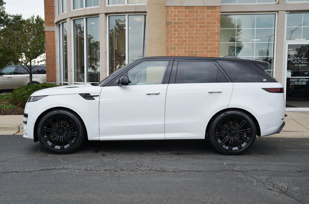 New 2026 Land Rover Range Rover Sport Dynamic SE AWD/4WD image 2