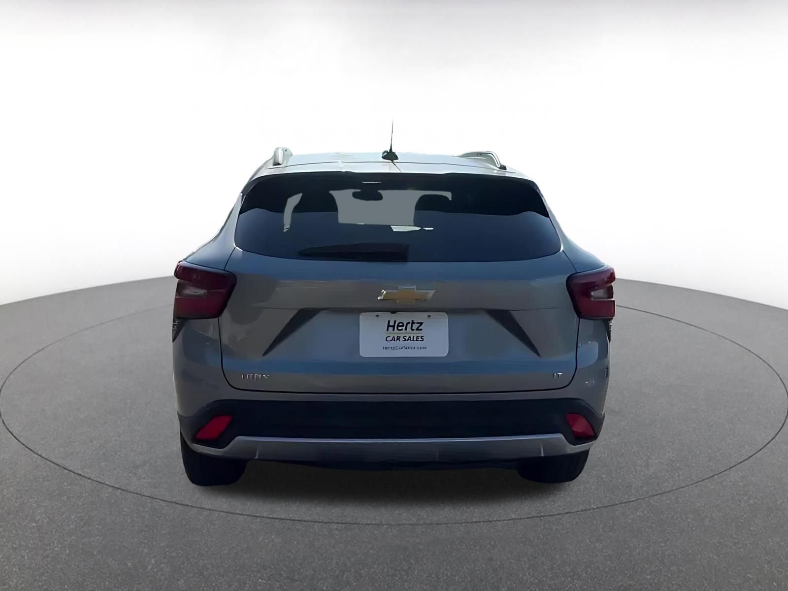 Used 2025 Chevrolet Trax LT FWD image 12