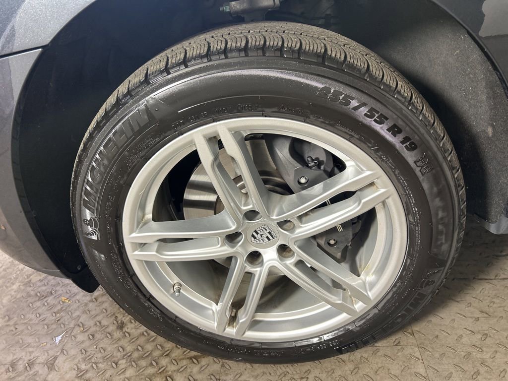 Certified 2025 Porsche Macan image 14