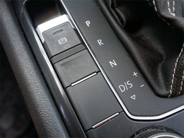 Used 2021 Volkswagen Tiguan SE image 34