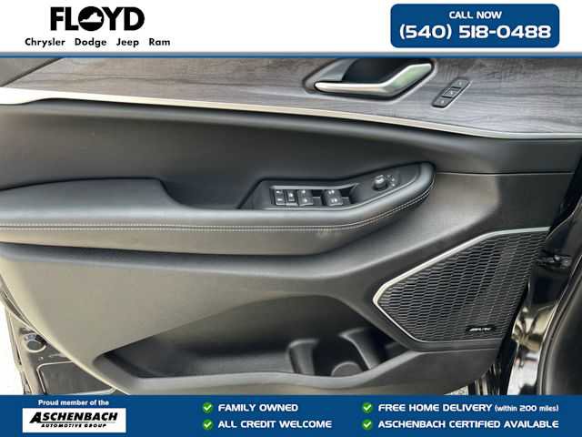 New 2025 Jeep Grand Cherokee Limited w/ Black Appearance Package image 10