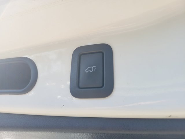 Used 2016 Toyota Highlander XLE FWD image 12