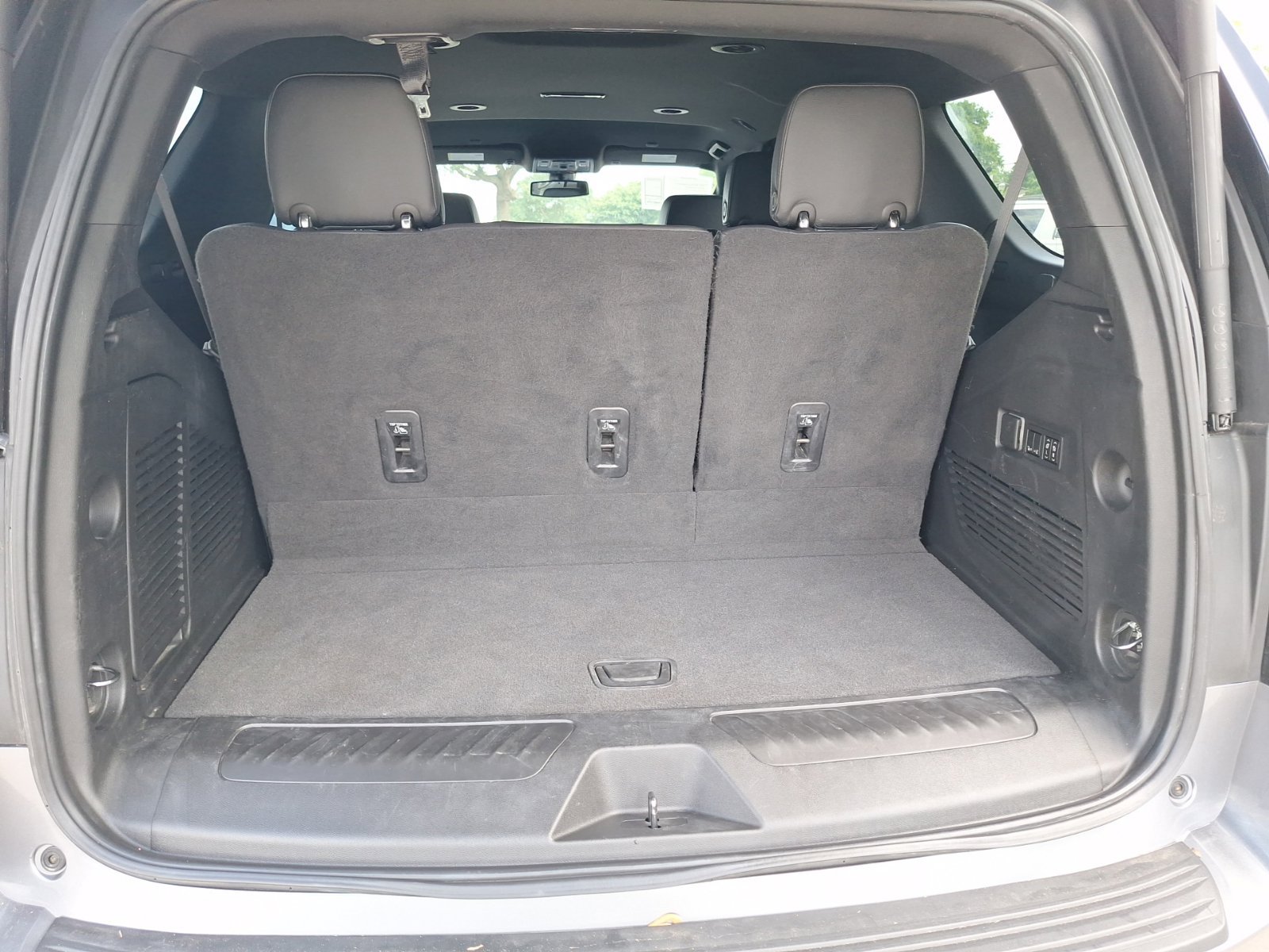 Used 2022 Chevrolet Tahoe LT w/ Luxury Package RWD image 35
