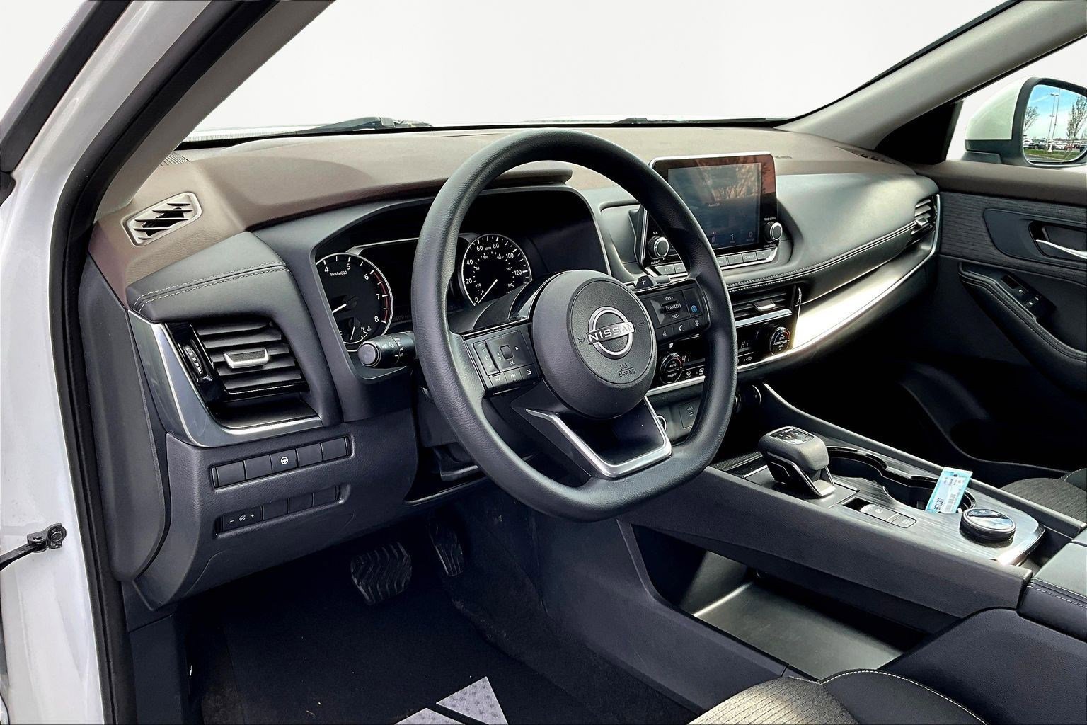 Used 2023 Nissan Rogue SV image 18