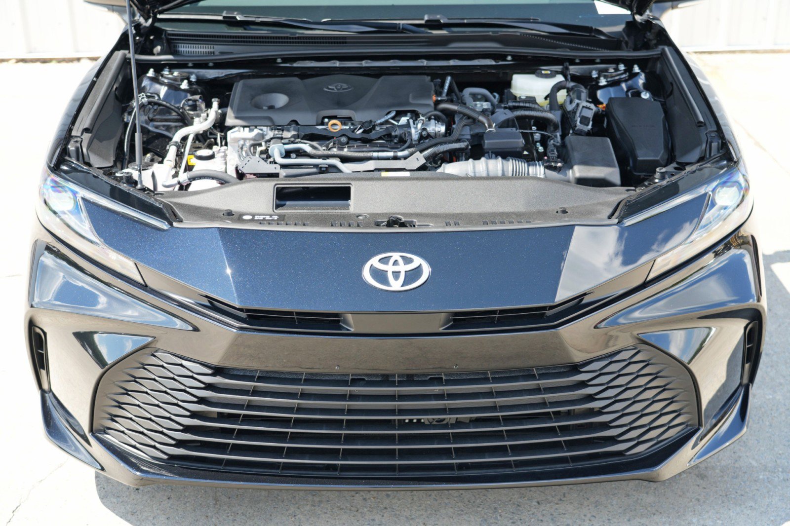 Used 2025 Toyota Camry LE w/ Convenience Package image 6