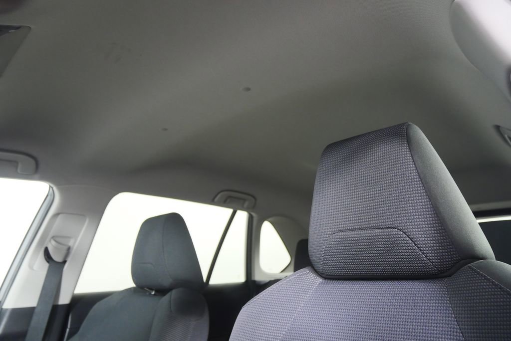 Used 2019 Toyota RAV4 LE FWD image 9