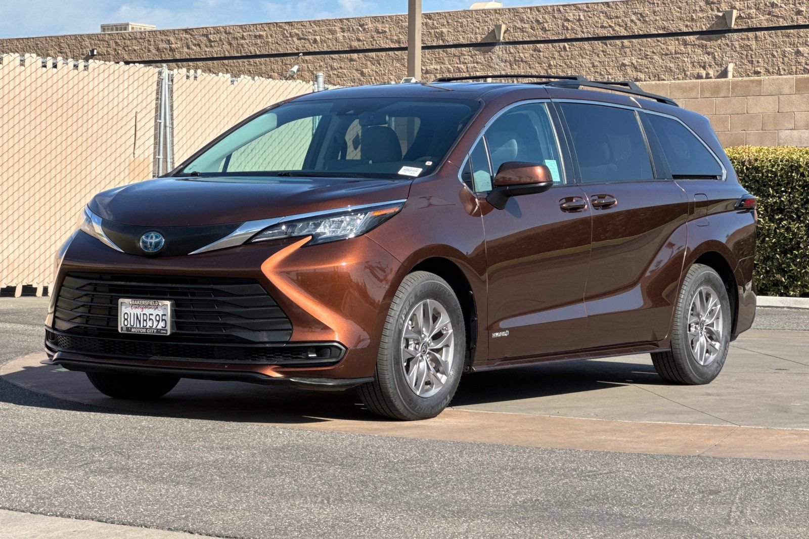 Used 2021 Toyota Sienna LE AWD/4WD image 8