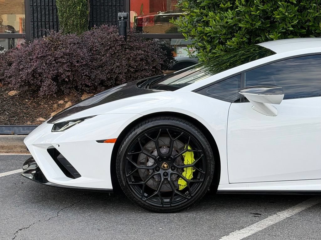 Used 2021 Lamborghini Huracan EVO RWD image 10