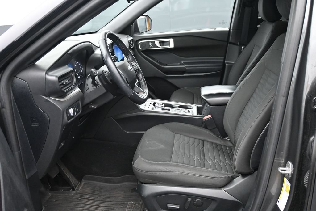 Used 2020 Ford Explorer XLT w/ Comfort Package AWD/4WD image 14