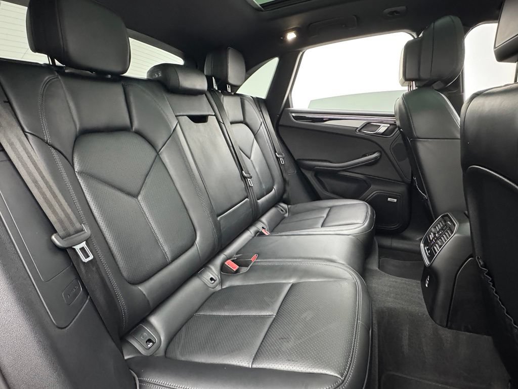 Used 2022 Porsche Macan S AWD/4WD image 40