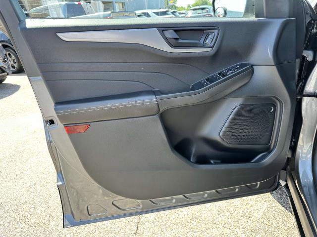 Used 2025 Ford Escape Active w/ Cold Weather Package image 9