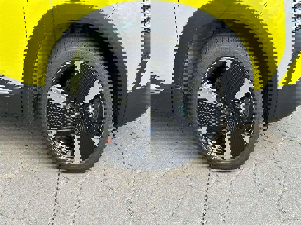 New 2026 Nissan Kicks SR w/ Cold Weather Package image 7