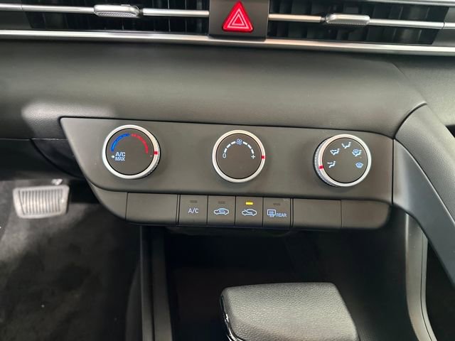 Used 2024 Hyundai Elantra SE image 23
