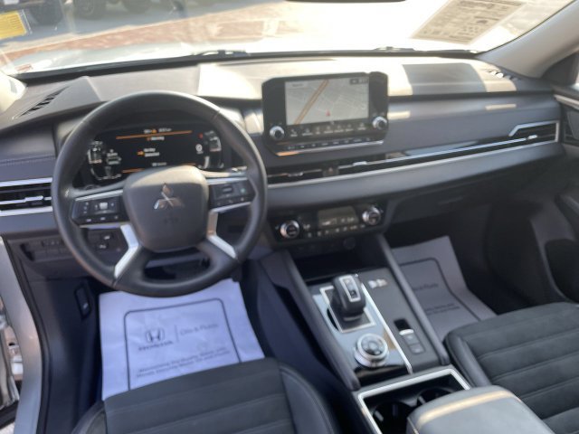 Used 2025 Mitsubishi Outlander SE AWD/4WD image 15