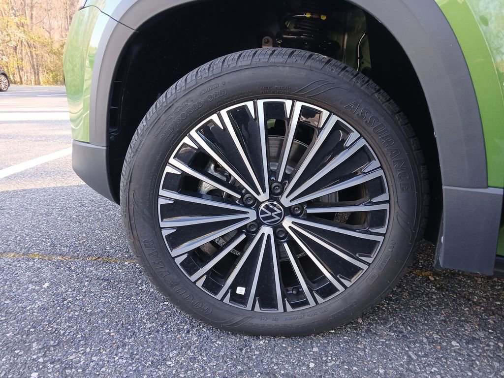 New 2026 Volkswagen Taos SE image 25