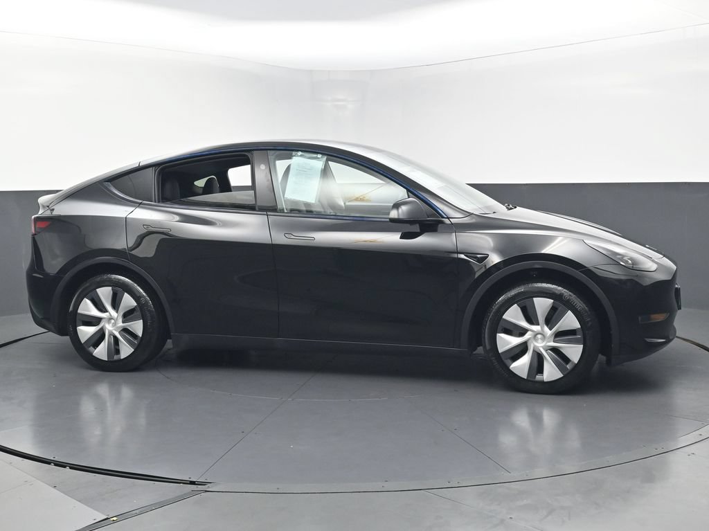 Used 2023 Tesla Model Y 2WD image 5