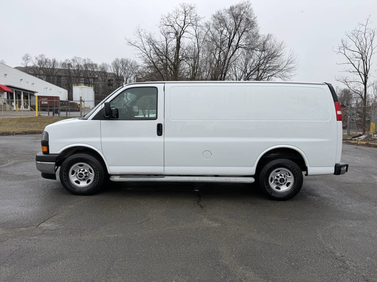 Used 2017 GMC Savana 2500 RWD image 2