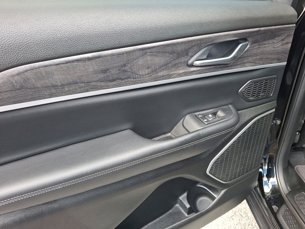 Certified 2022 Jeep Grand Cherokee L Limited image 19