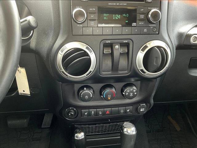 Used 2018 Jeep Wrangler Sahara w/ Connectivity Group AWD/4WD image 22