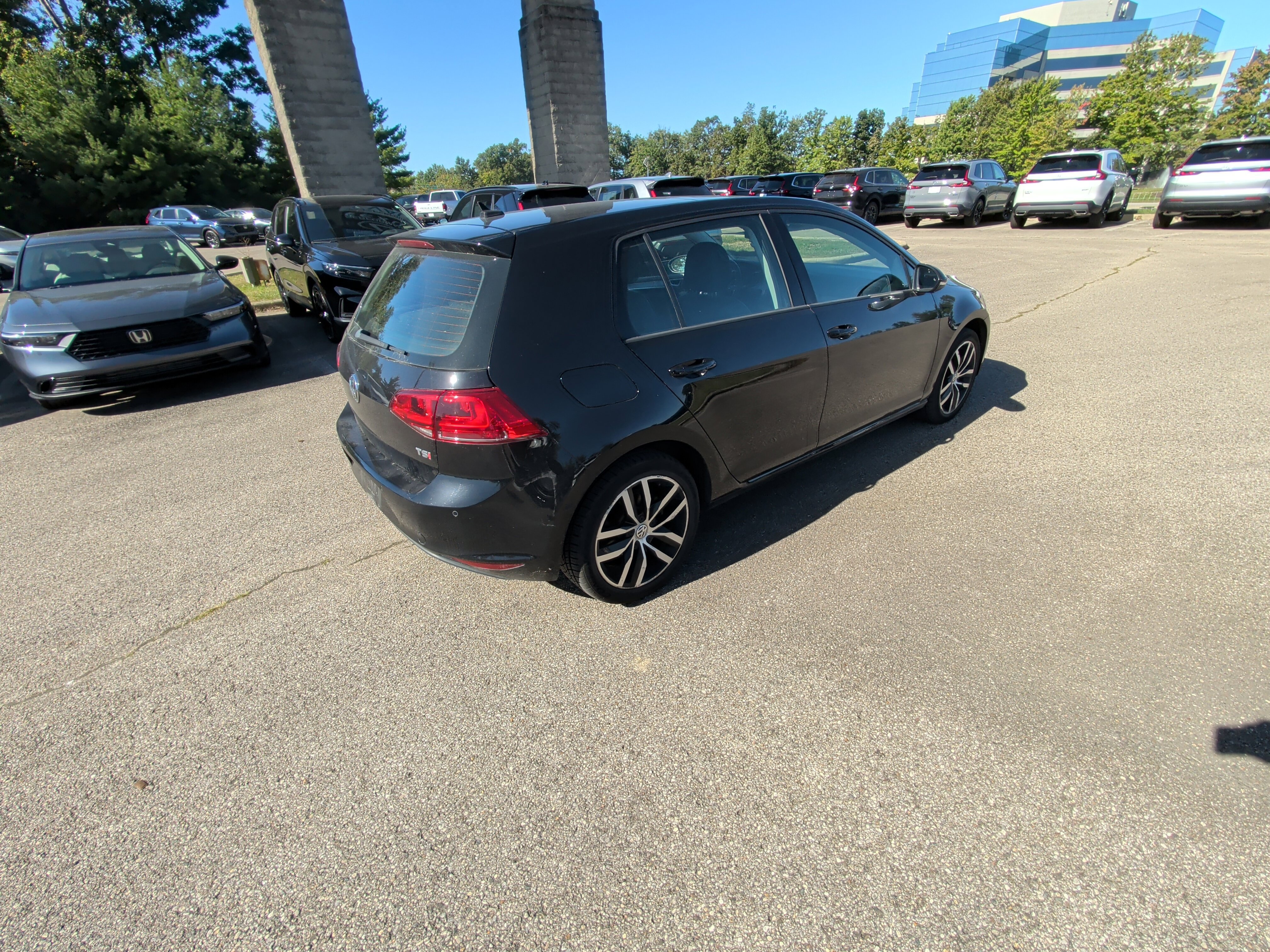 Used 2016 Volkswagen Golf S FWD image 22