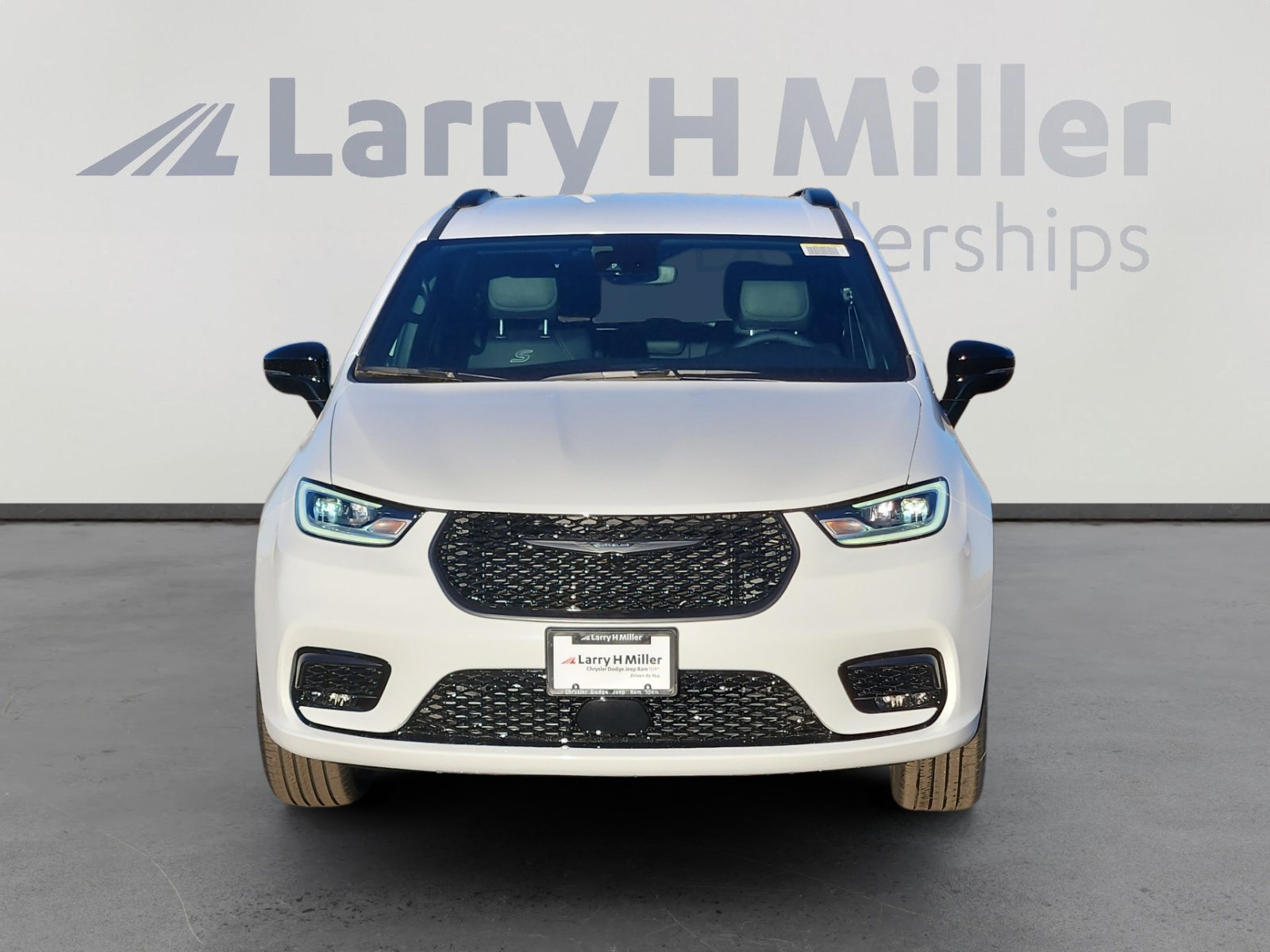 New 2026 Chrysler Pacifica Select w/ S Appearance Package AWD/4WD image 9