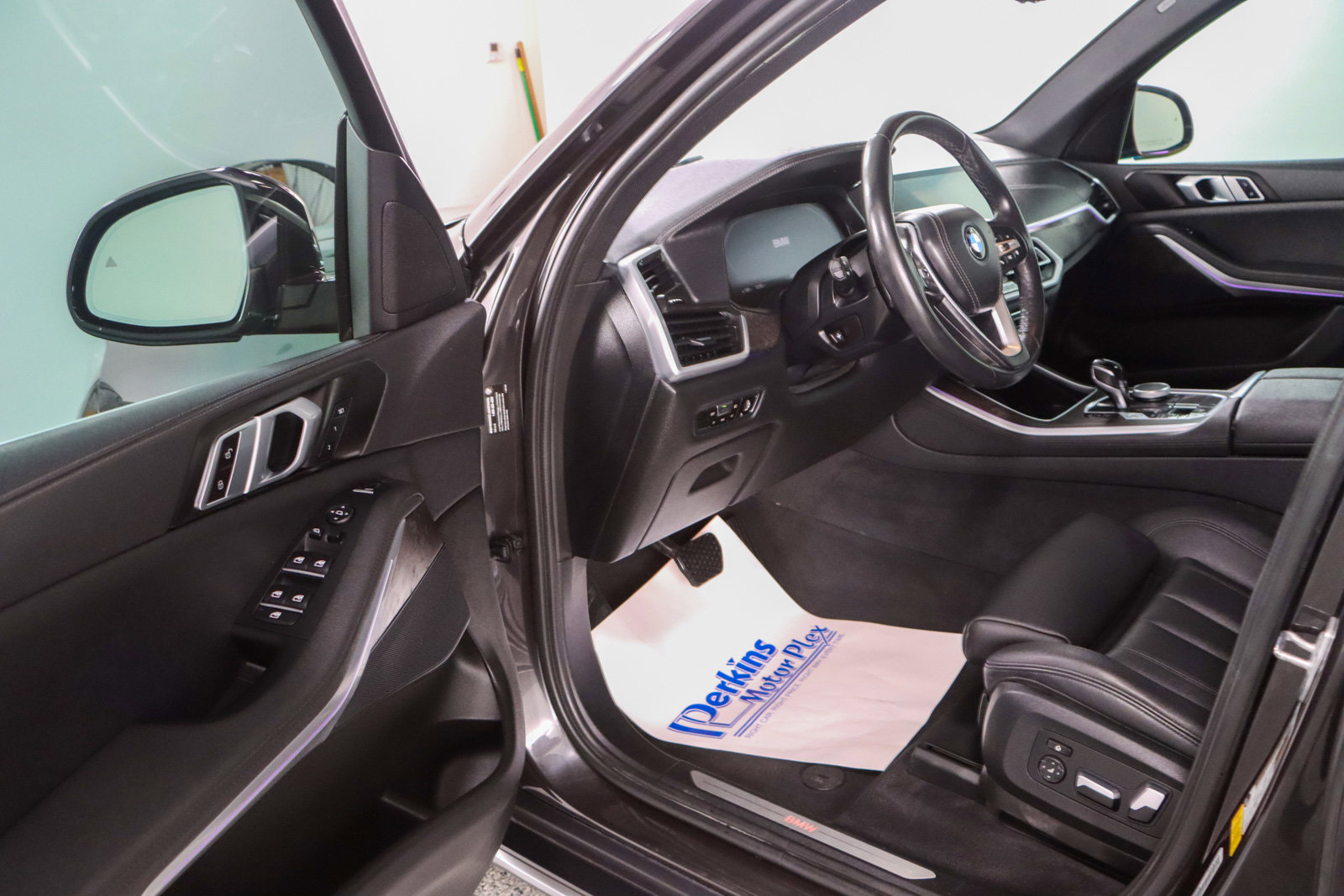 Used 2022 BMW X5 sDrive40i w/ Parking Assistance Package image 3