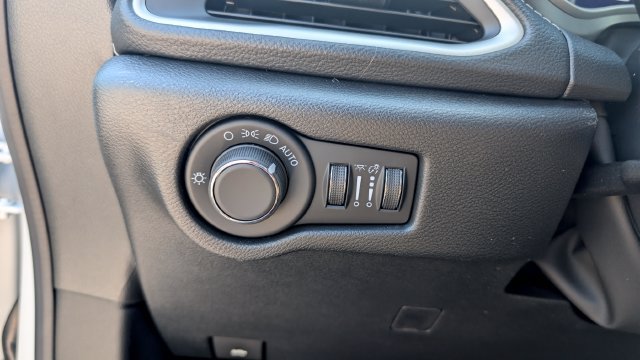 New 2027 Chrysler Pacifica Select FWD image 17
