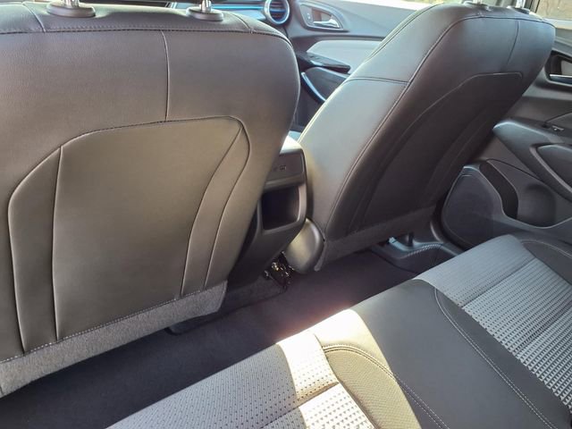 Used 2025 Chevrolet Trax LT w/ LT Convenience Package FWD image 77