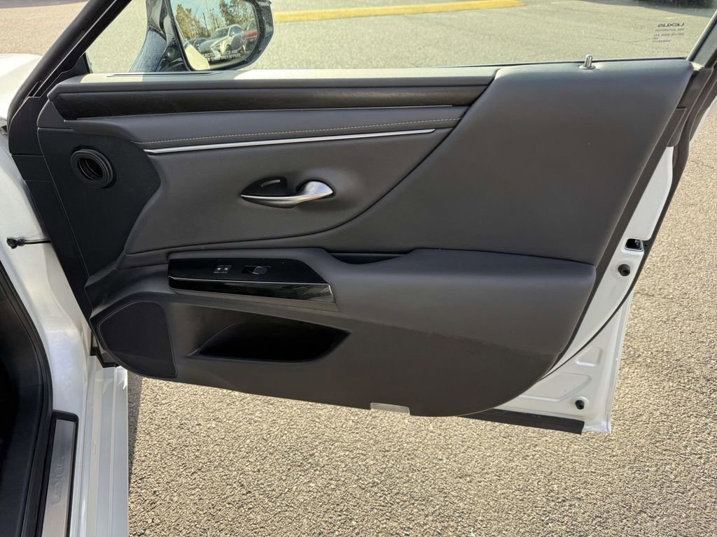 Used 2024 Lexus ES 300h w/ Premium Package image 15