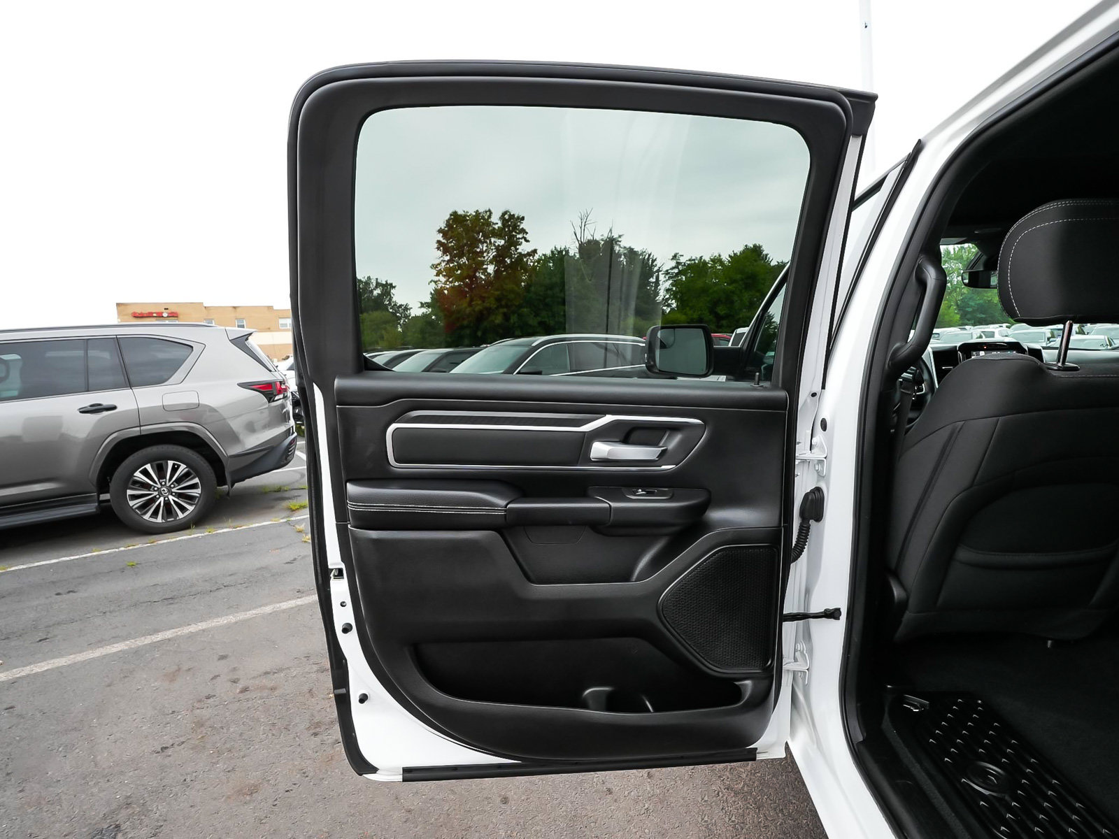 Used 2025 RAM 1500 Big Horn AWD/4WD image 13