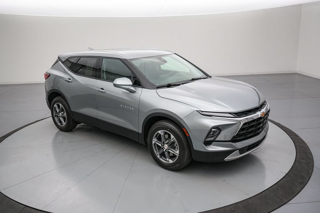 Used 2025 Chevrolet Blazer LT AWD/4WD video 3