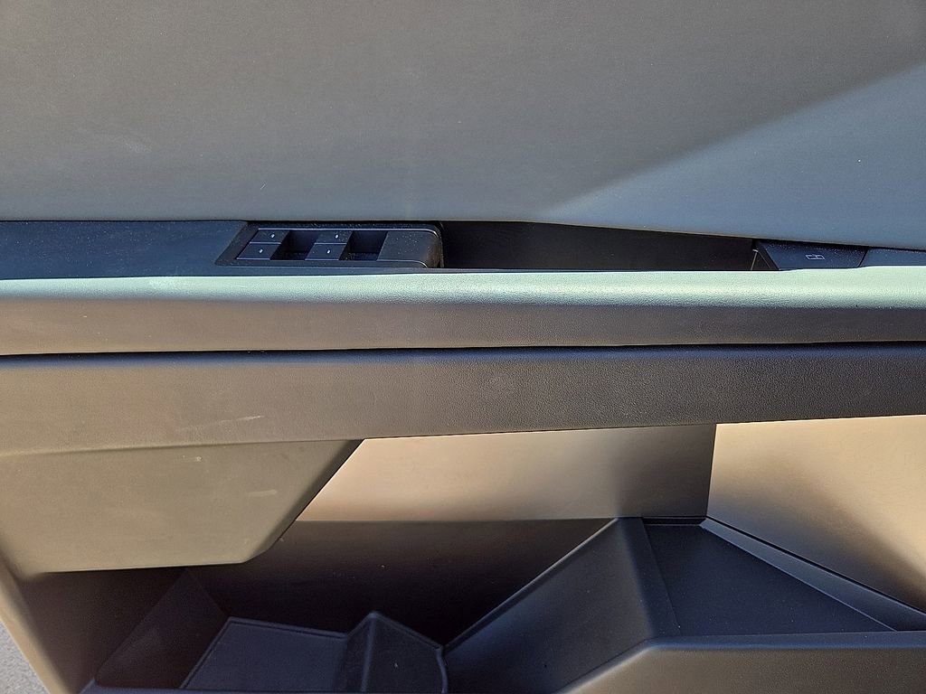 Used 2024 Tesla Cybertruck AWD Crew Cab image 19