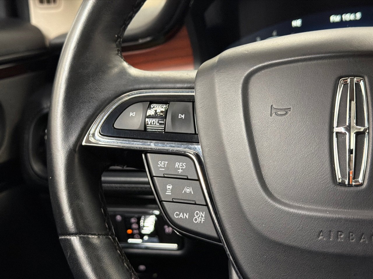 Certified 2022 Lincoln Nautilus Reserve w/ Equipment Group 201A image 25