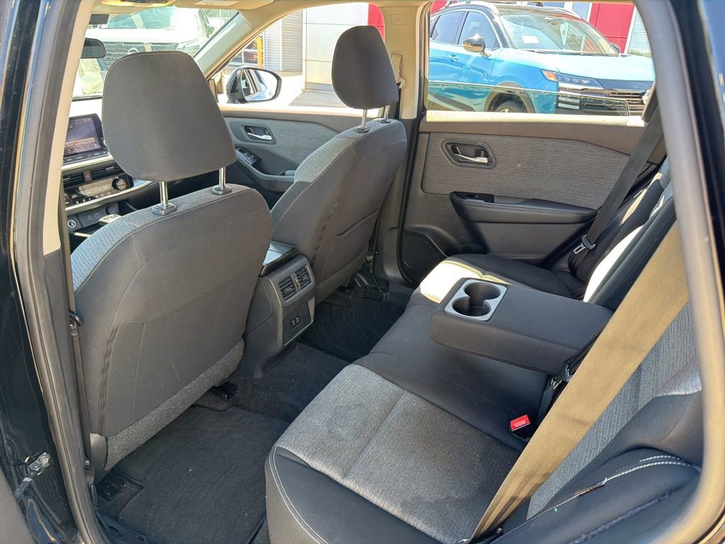 Used 2023 Nissan Rogue SV image 16