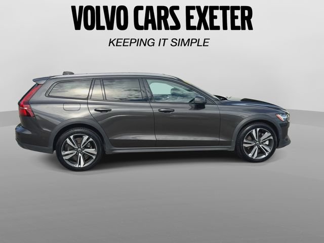 Certified 2025 Volvo V60 B5 Cross Country Plus AWD/4WD image 12