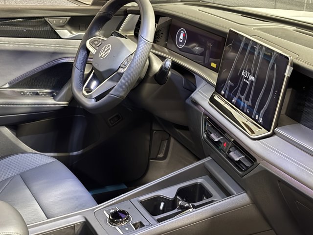 New 2026 Volkswagen Tiguan SE R-Line image 13