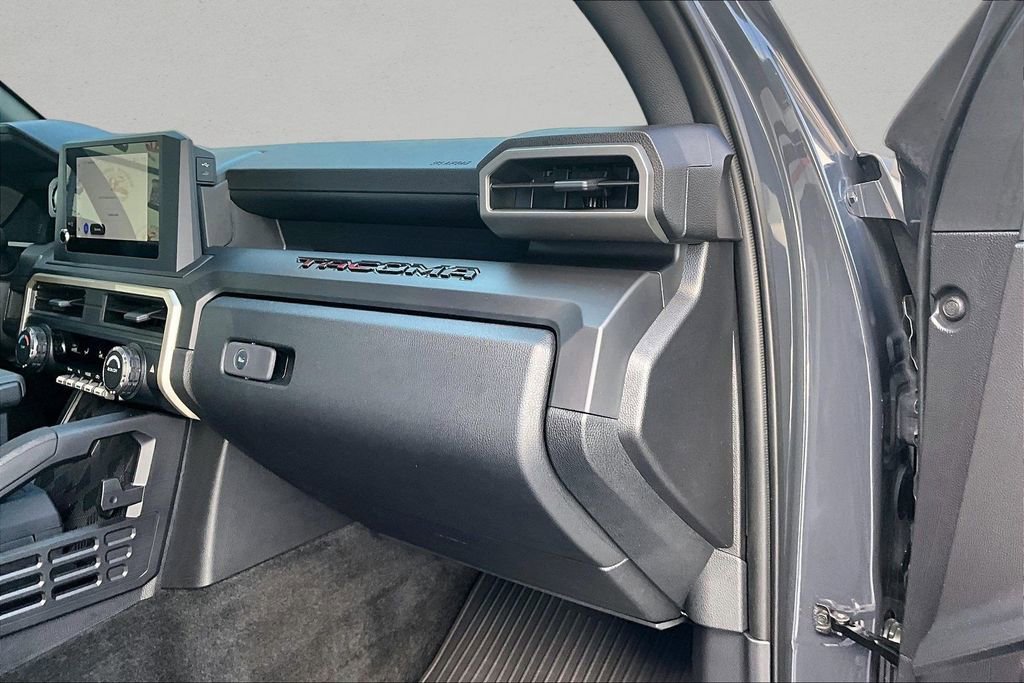 Used 2025 Toyota Tacoma SR image 21