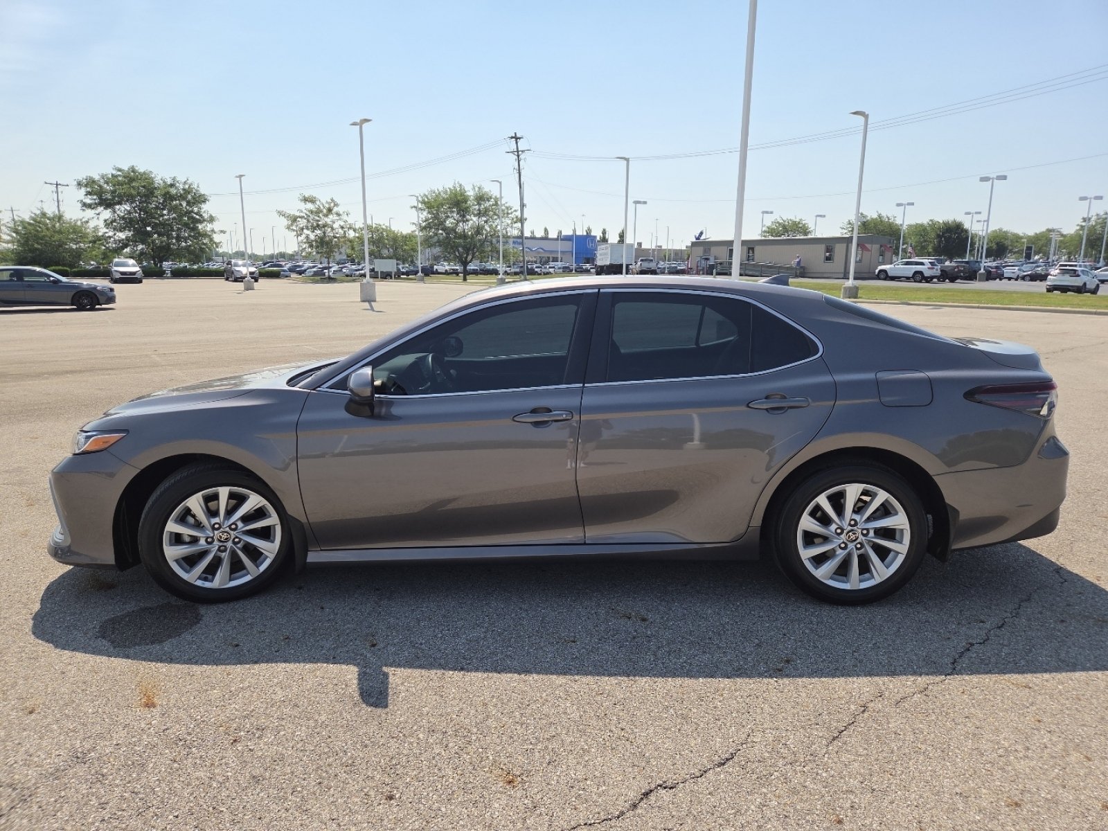 Used 2022 Toyota Camry LE w/ Carpet Mat Package (TMS) FWD image 15