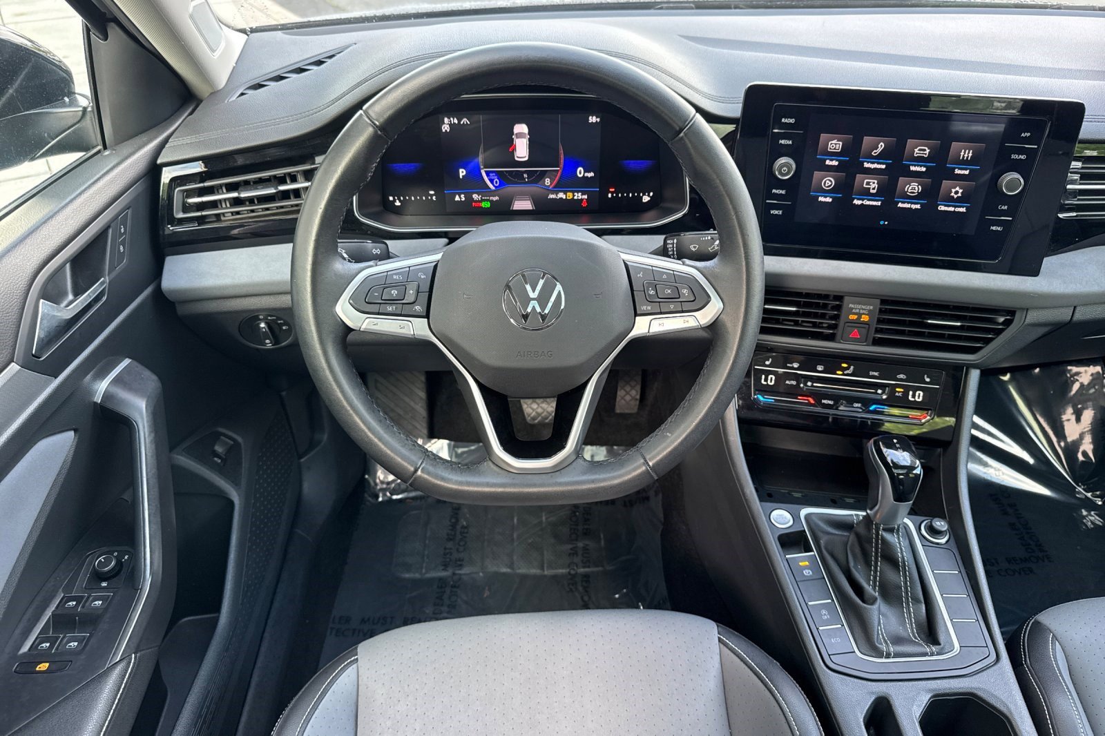 Used 2025 Volkswagen Jetta SE FWD image 27