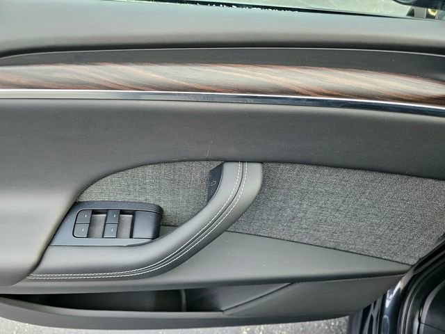 Used 2024 Tesla Model X image 21