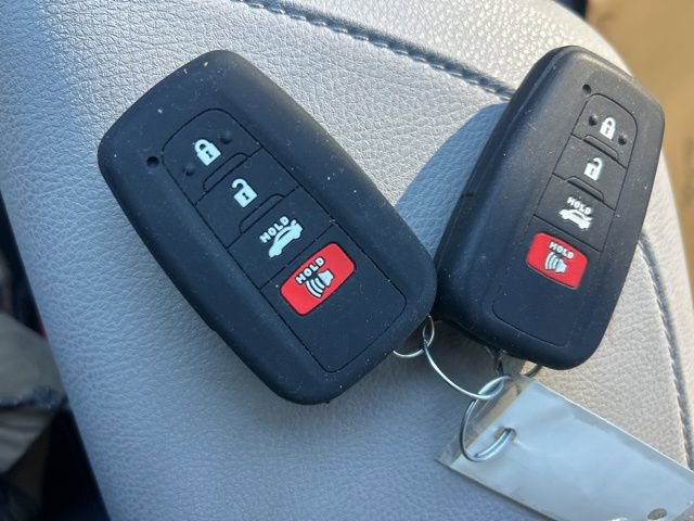 Used 2020 Toyota Camry XLE image 20