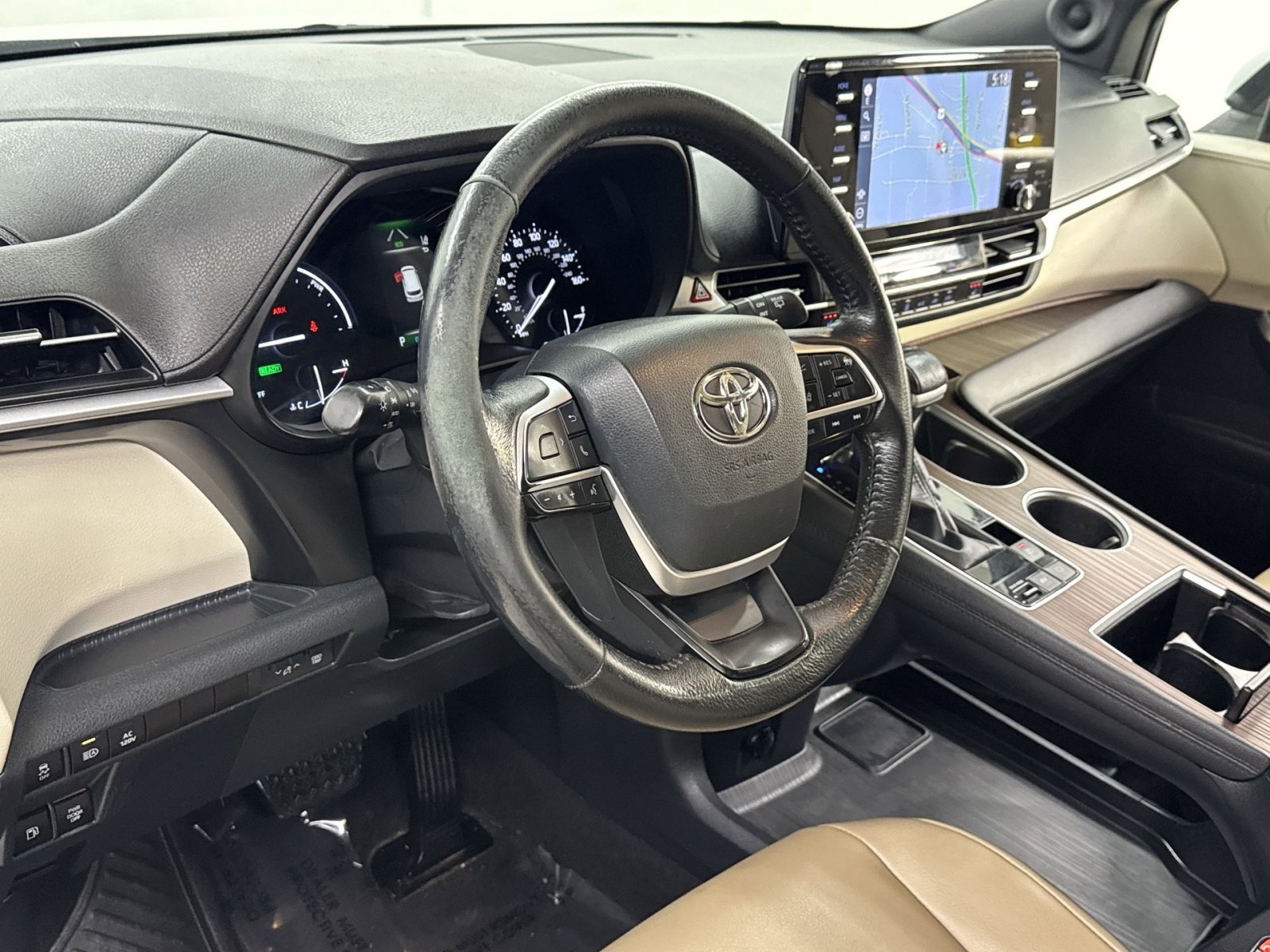 Used 2022 Toyota Sienna XLE image 7