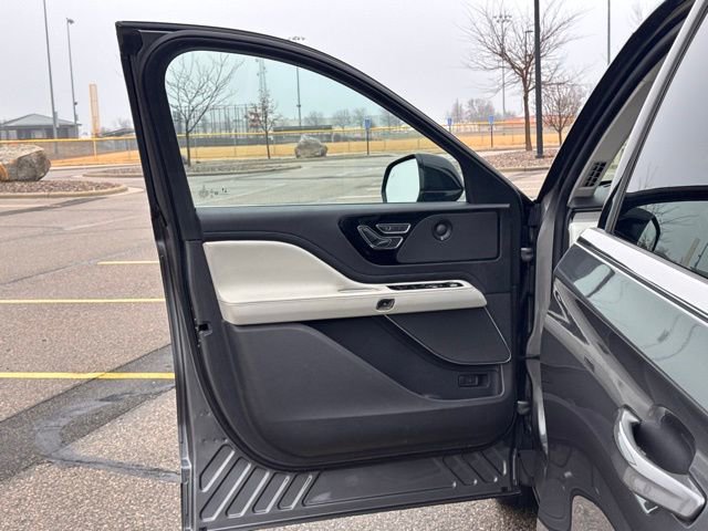 Used 2025 Lincoln Aviator Reserve w/ Illumination Package image 4